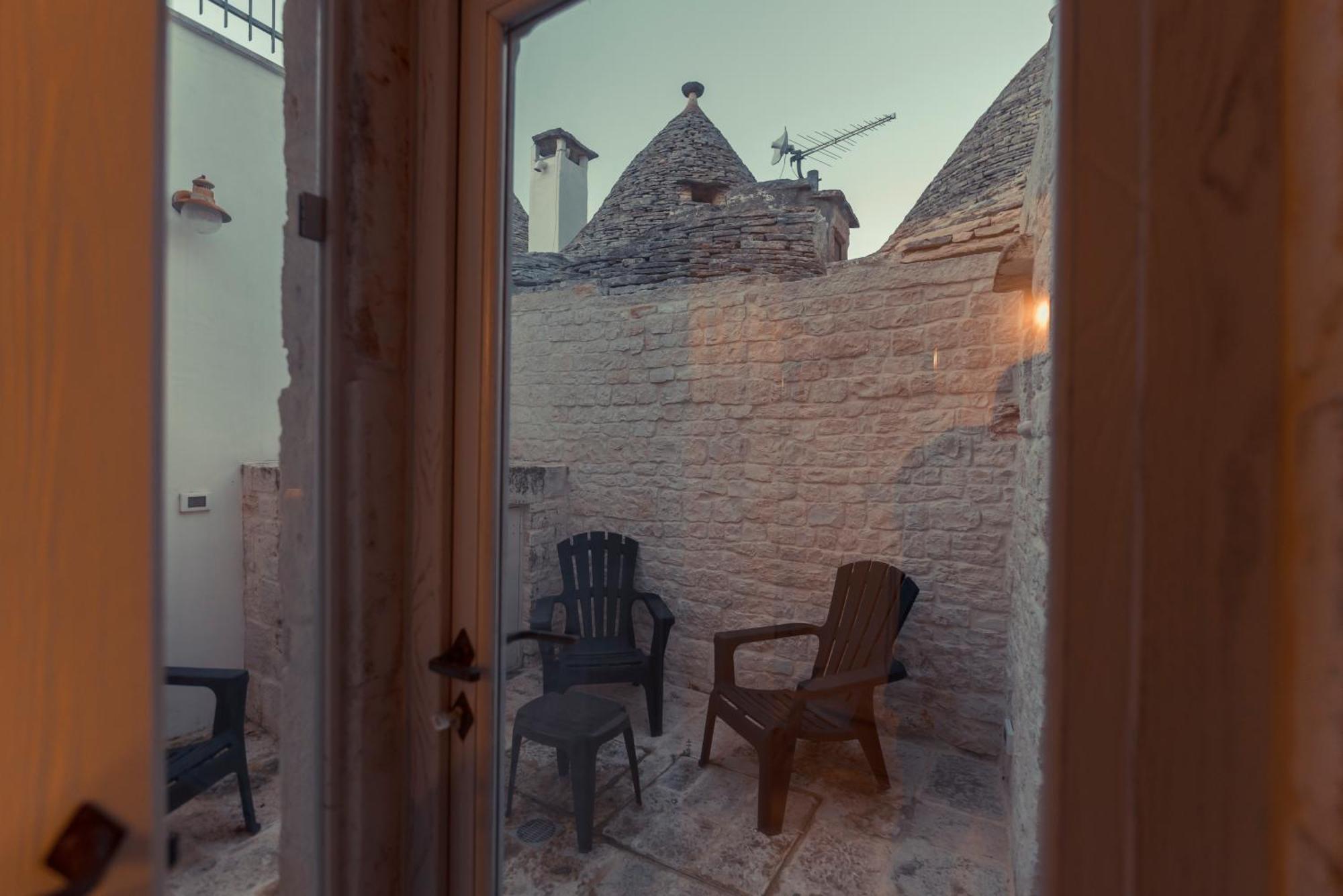 Trulli Antichi Mestieri - Widespread Trulli In The Historic Center Bed & Breakfast Alberobello Exterior photo