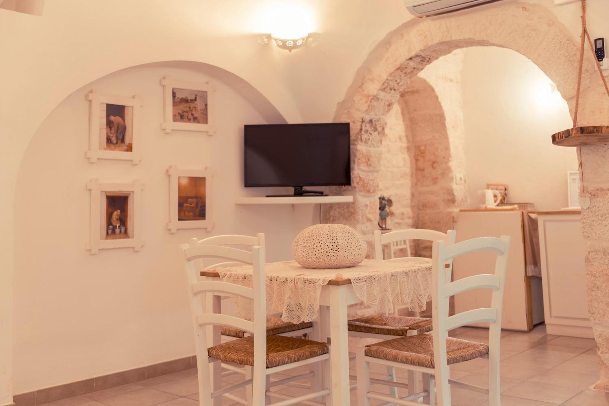 Trulli Antichi Mestieri - Widespread Trulli In The Historic Center Bed & Breakfast Alberobello Exterior photo