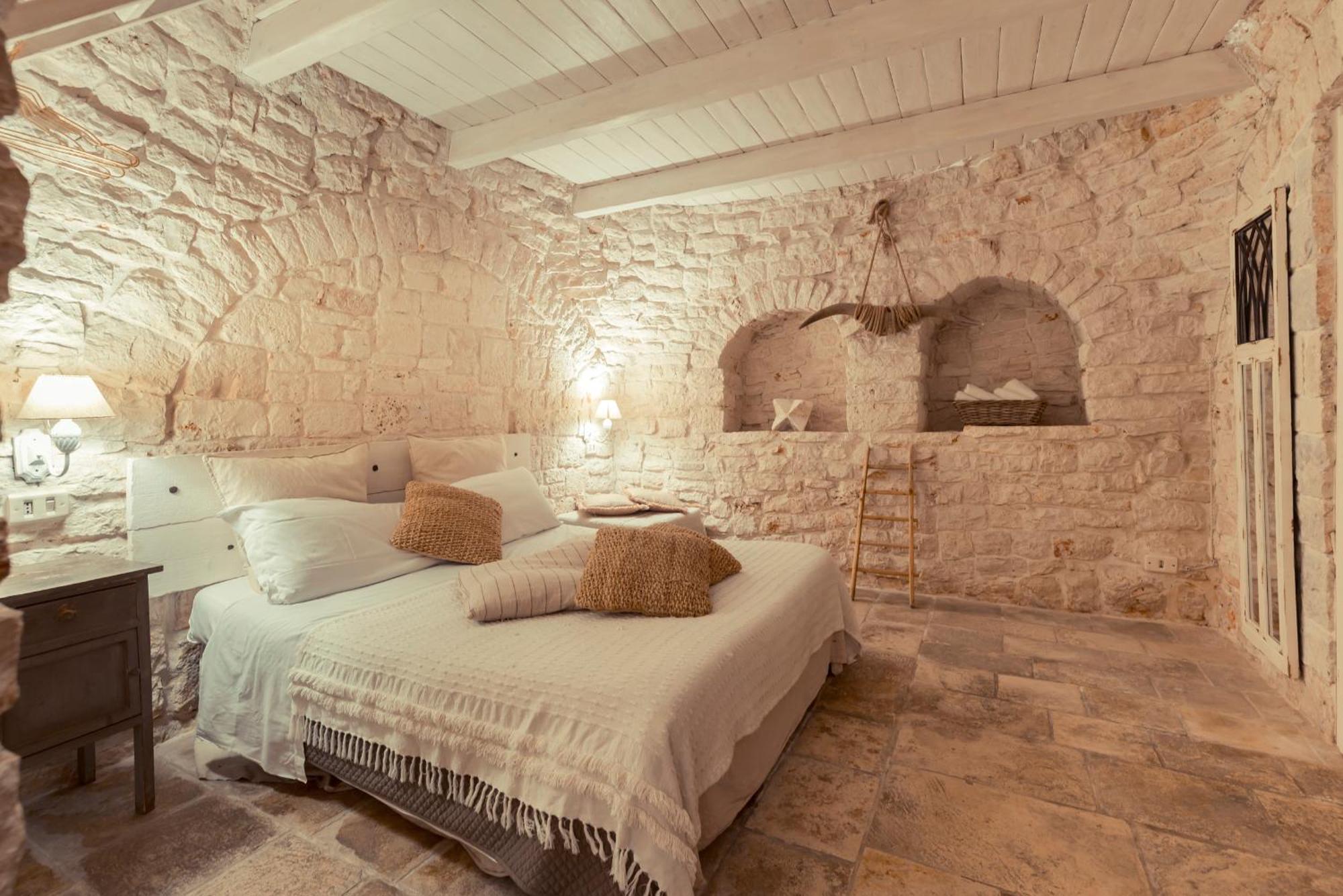 Trulli Antichi Mestieri - Widespread Trulli In The Historic Center Bed & Breakfast Alberobello Exterior photo